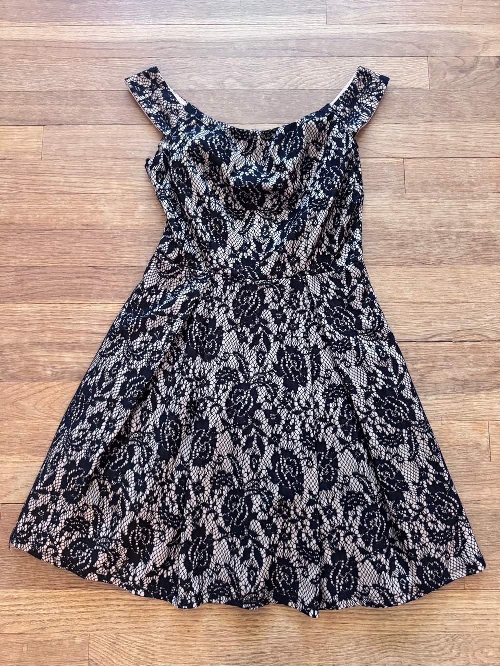 Coco Avante Women's Black and Nude Lace Mini Skater Dress - Size S
b94